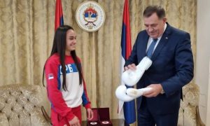 Dodik ugostio evropsku šampionku u boksu: Sjajnim rezultatima Sara učinila Srpsku ponosnom