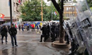 Učesnici se obraćaju na skupu”Evroprajda”: Policija blokirala centar Beograda