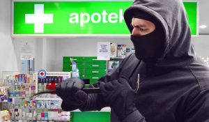 Opljačkana apoteka: Uz prijetnju nožem otuđena neutvrđena suma novca