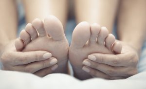 U samo pet koraka: Evo kako da se riješite ispucale kože na stopalima