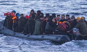 Migranti ulaze u Veliku Britaniju: Više od 650 ljudi prešlo Lamanš u čamcima
