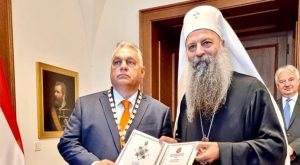 Ordenom Svetog Save: Patrijarh Porfirije odlikovao Viktora Orbana najvišim odličjem SPC-a FOTO