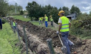 Olakšica za domaćinstva potkozarskog sela: Nastavljena gradnja vodovoda u Pezića polju