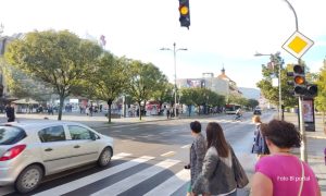 Vozači i pješaci oprez: Ne radi semafor kod “krivog sata” u centru Banjaluke VIDEO
