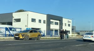 Sudar automobila i kombija u Banjaluci: Na vozilima pričinjena veća materijana šteta