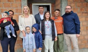 Predsjednica Republike Srpske posjetila šestočlanu porodicu Ćirković