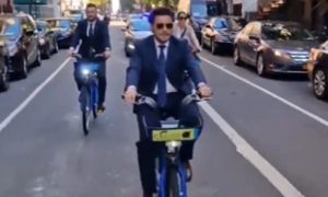 Abazović hit u Njujorku: Crnogorski premijer biciklom na debatu Generalne skupštine UN VIDEO