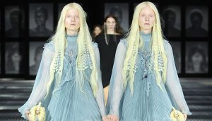 Gučijeve modele na reviji u Milanu nosilo 68 parova identičnih blizanaca VIDEO