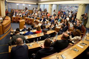 Kako bi se zaokružila godina i izbjegao bankrot: Skupština Crne Gore usvojila rebalans budžeta