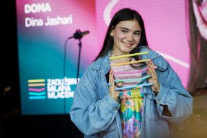 Sa pjesmom “Doma”: Dina Jašari dobitnica nagrade “Milan Mladenović”