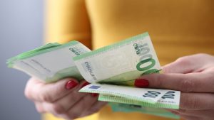 Slučaj obišao region: Za 16 mjeseci zaradila 90.000 evra