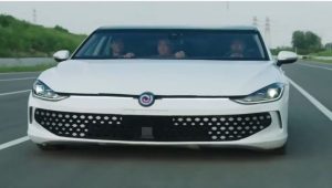 Kinez napravio najširi automobil na svijetu: U njega staje i do 10 osoba VIDEO
