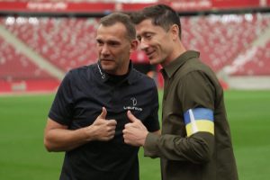 Poklon od Ševčenka: Levandovski na SP nosi kapitensku traku u bojama Ukrajine