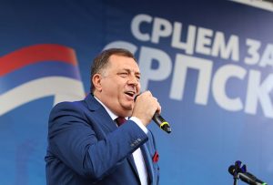 Dodik zapjevao na Trgu u Banjaluci: Ne može nam niko ništa VIDEO