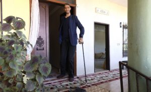 Najviši čovjek na svijetu živi od poljoprivrede, u kući „po svojoj mjeri“ FOTO