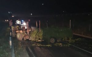 Sudar traktora i automobila: Tri osobe povrijeđene