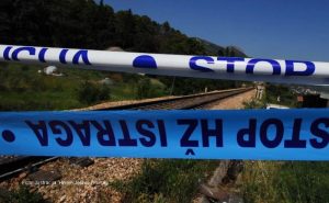 Na sreću nema teže povrijeđenih: Voz udario u dostavni kamion