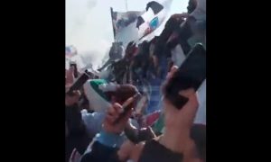 Propalo 7.000 pristalica: Tribina se srušila tokom slavlja navijača VIDEO
