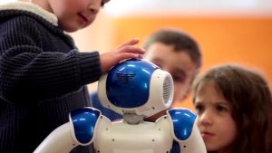Nova studija: Djeca su iskrenija prema robotima nego prema roditeljima