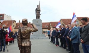 Visok 11 metara: Otkriven spomenik srpskim borcima u Vlasenici