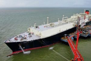 Nasukao se ogromni naftni tanker: Ponovo kratko blokiran Suecki kanal