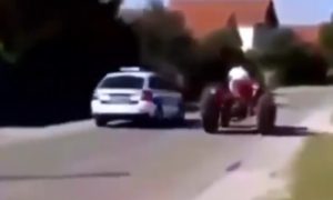 Scena kao iz humorističnog filma: Traktorom bježi od policije VIDEO