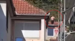 Završena drama: Nakon saobraćajke popeo se na krov obližnje kuće i prijetio samoubistvom VIDEO