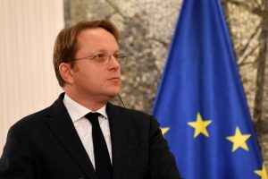 Varhelji istakao da je Srbija napredovala: EU na nju gleda kao na saveznika