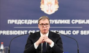 Vučić o grijanju: Uspjeli smo da imamo struje i plina da ljudi u gaćama šetaju po kući