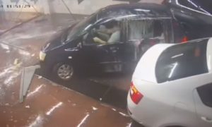 BMW-om uletio u praonicu: Džip prešao preko nesrećnog radnika (Uznemirujući video)