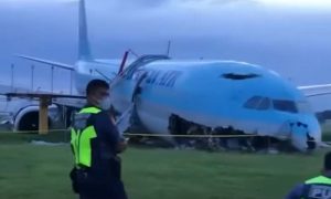 Avion promašio pistu: Aerodrom zatvoren, otkazane desetine letova VIDEO