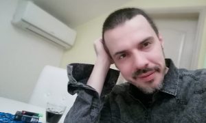 Tomoviću opet loše: Pjevač odabrao fotografiju koju želi na svojoj umrlici