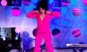 Performans transrodne pjevačice: Skinula se u emisiji i pokazala polni organ VIDEO