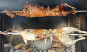Nema krize: Kilogram jagnjetine u Jablanici 60 maraka, ali restorani krcati VIDEO