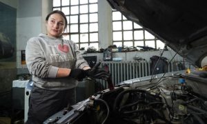 Nina odlučila da radi kao auto mehaničar: Nisam maštala o kulama gradovima