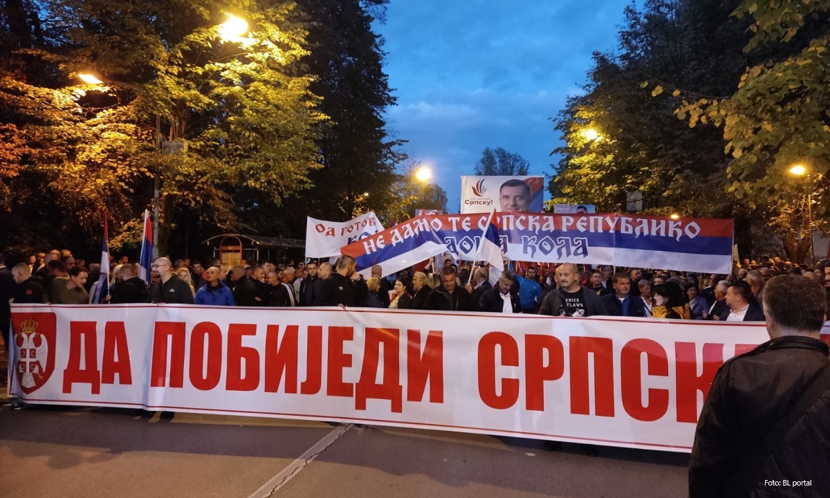 Miting “Otadžbina zove”: Kolona krenula prema Trgu Krajine VIDEO
