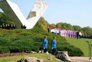 Sjećanje na stradale Kragujevčane: U Šumaricama održan “Veliki školski čas”