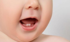 Održavanje higijene: Kada treba da počnete da perete zube bebi