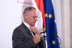 Novi skandal trese Austriju: I ministar unutrašnjih poslova plagirao diplomski rad?