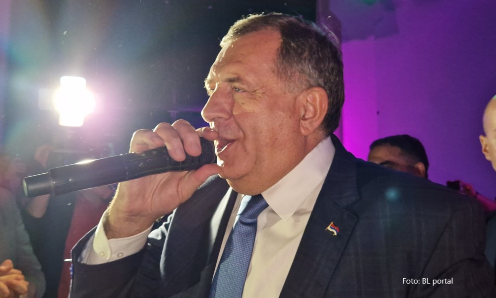 U SNSD-u se slavilo do dugo u noć: Dodik zapjevao tokom žurke VIDEO