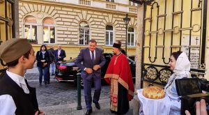 Prije sastanka sa Orbanom: Dodik u posjeti Crkvi Svetog Đorđa u Budimpešti