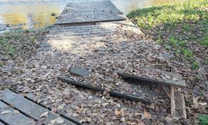Mjesto za uživanje pored Vrbasa: Neodgovorni pojedinci opet uništili dijelove drvenog mola