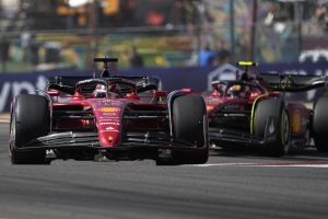 Formula 1: Dominacija Ferarija, Sainc kreće sa pol pozicije u SAD-u
