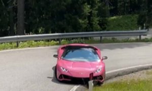 Vještina ili sreća: Skupocjenim Lamborghinijem za dlaku izbjegao stub VIDEO