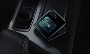 Motorola razr 2022 stiže u Evropu: Telefon na preklop sa savitljvim ekranom