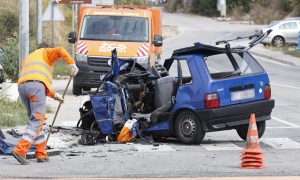 Stravičan udes! Iz smrskanog vozila izvučeno beživotno tijelo mladića (19)