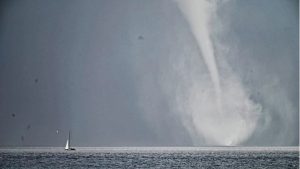 Ogromna pijavica kod Splita spojila more i nebo VIDEO