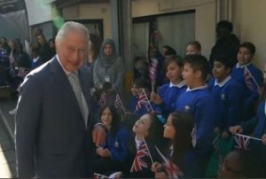 Djevojčica pitala kralja Čarlsa koliko ima godina: On nasmijao odgovorom VIDEO
