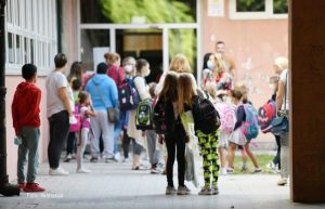 Radnik škole polno uznemiravao učenice: Otac djevojčice u njenom telefonu našao prepiske