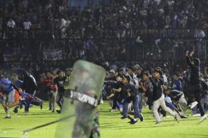 Porastao broj žrtava u nezapamćenom stampedu nakon nereda na stadionu